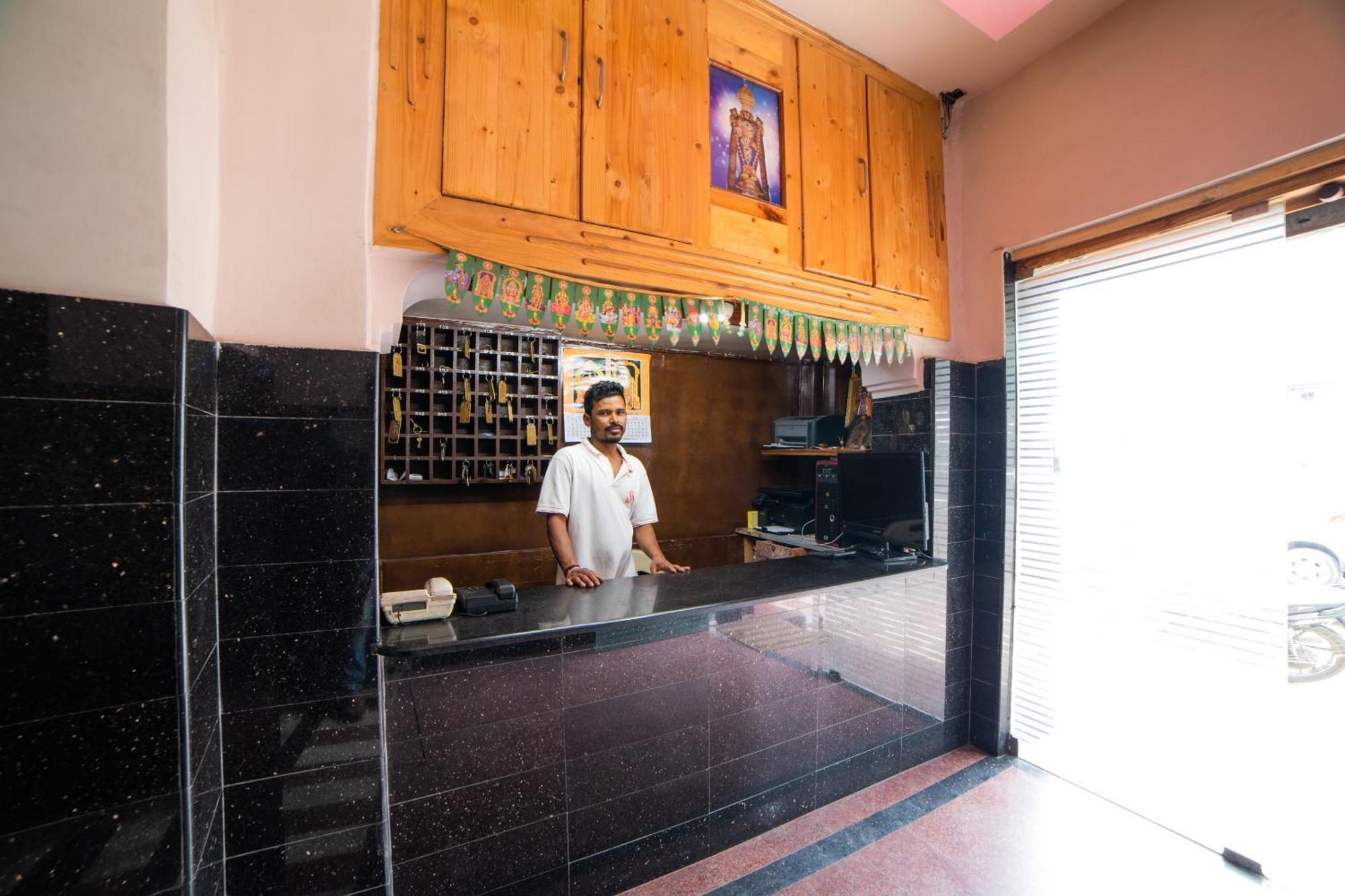 Hotel O Sree Radha Lodge Near Snow World Secundurabad Extérieur photo